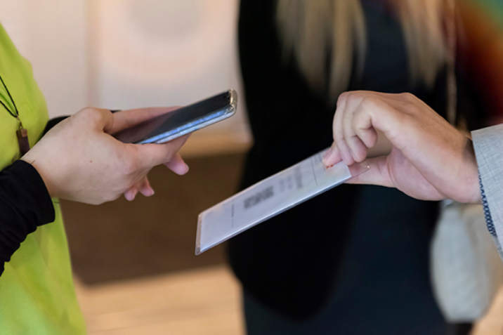 La Ciencia del Acontecimiento: Del Brief a la Operación Real