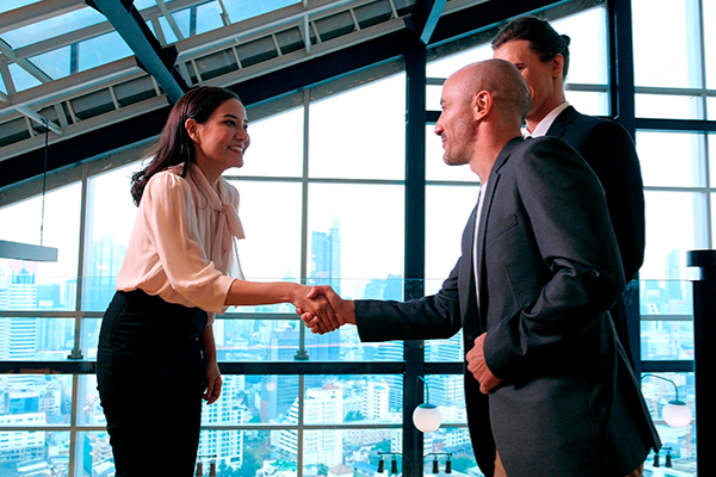 Logística integral: lo que nadie ve, pero define el éxito (traslados, hospitality, tiempos, rutas, contingencias)